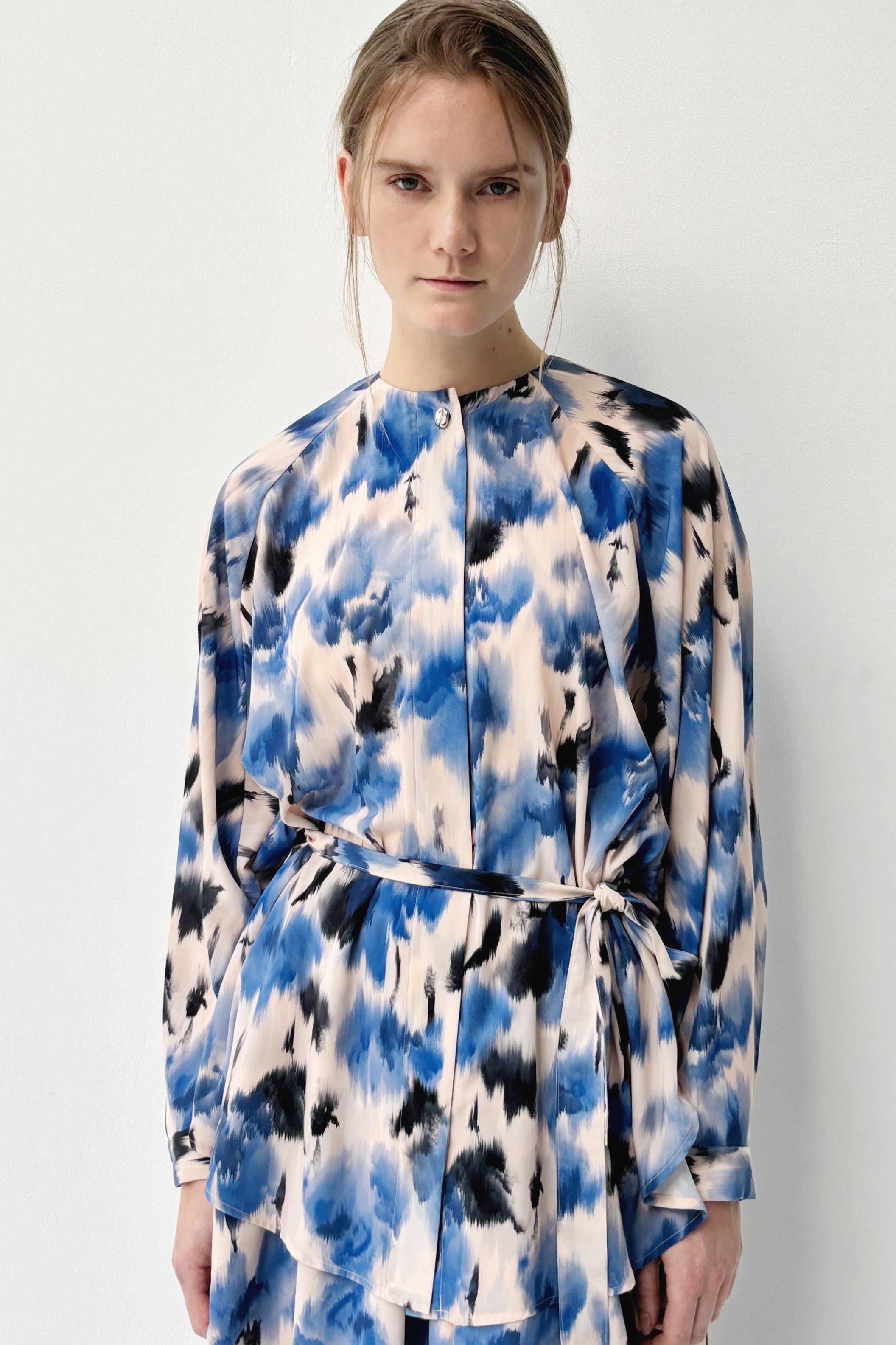 BELTED PRINT BLOUSE