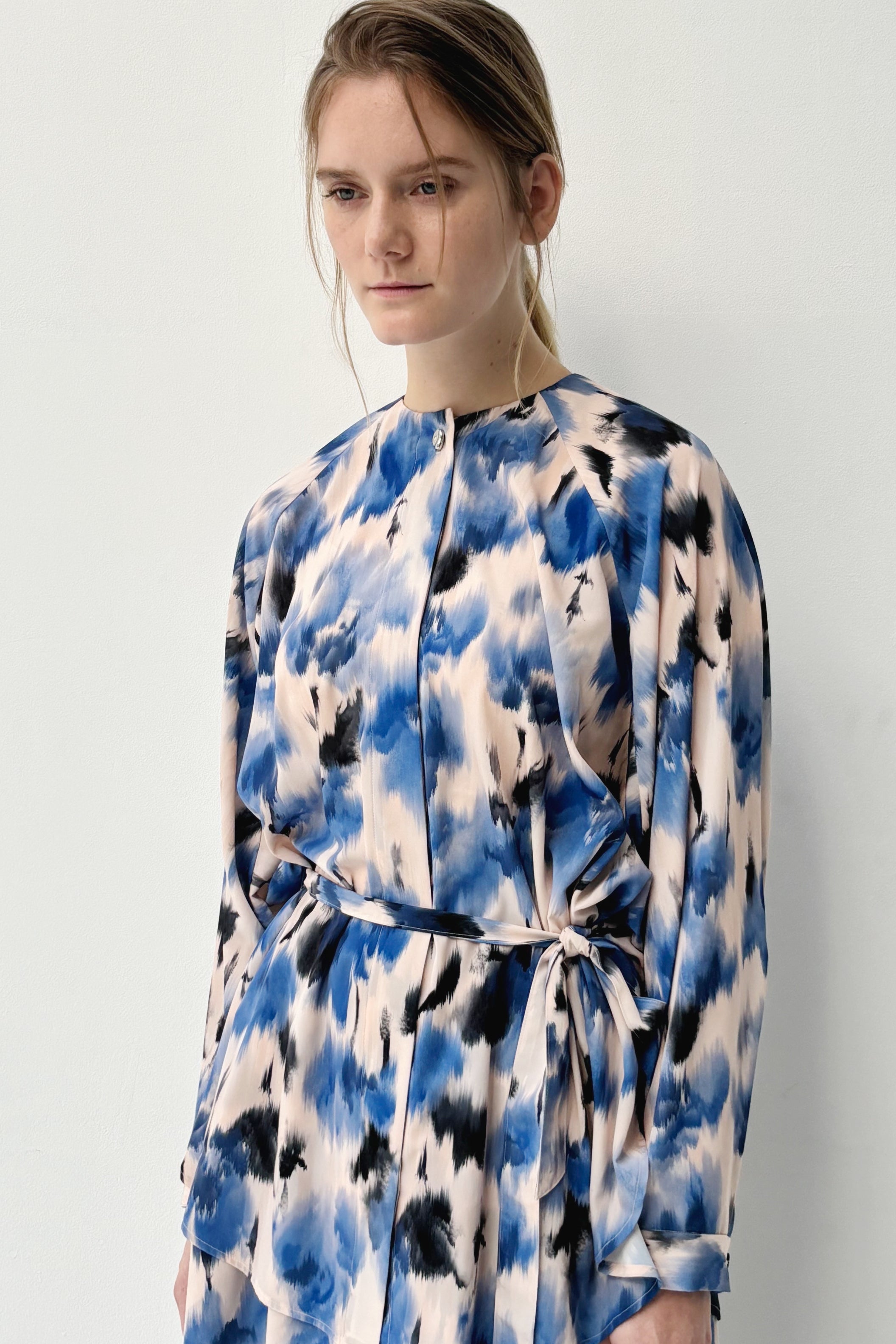 BELTED PRINT BLOUSE